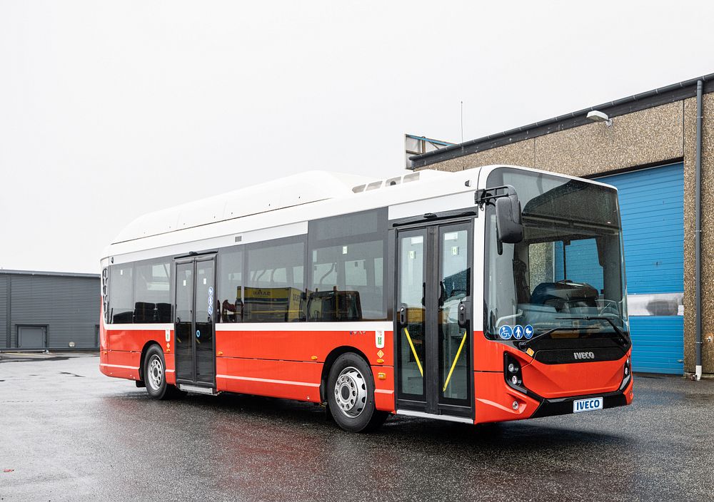 IVECO E-Way bus-1
