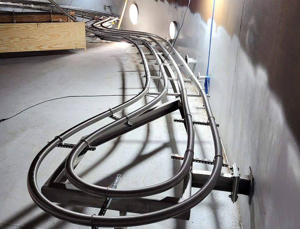 Med de flexibla rören från BRUGG kan installationen göras utmed tankvagnen för att underlätta rengöring. Installationen har gjorts av specialisterna på Weldin.