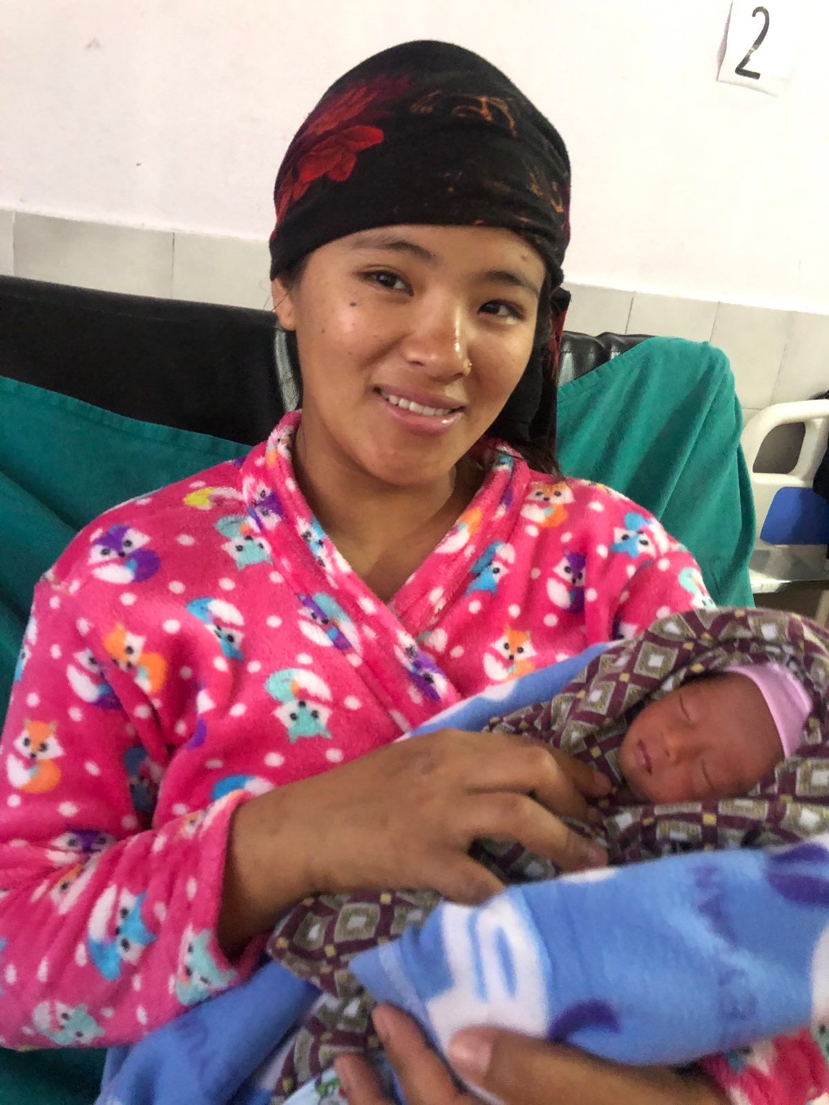 Nybliven mamma i Nepal