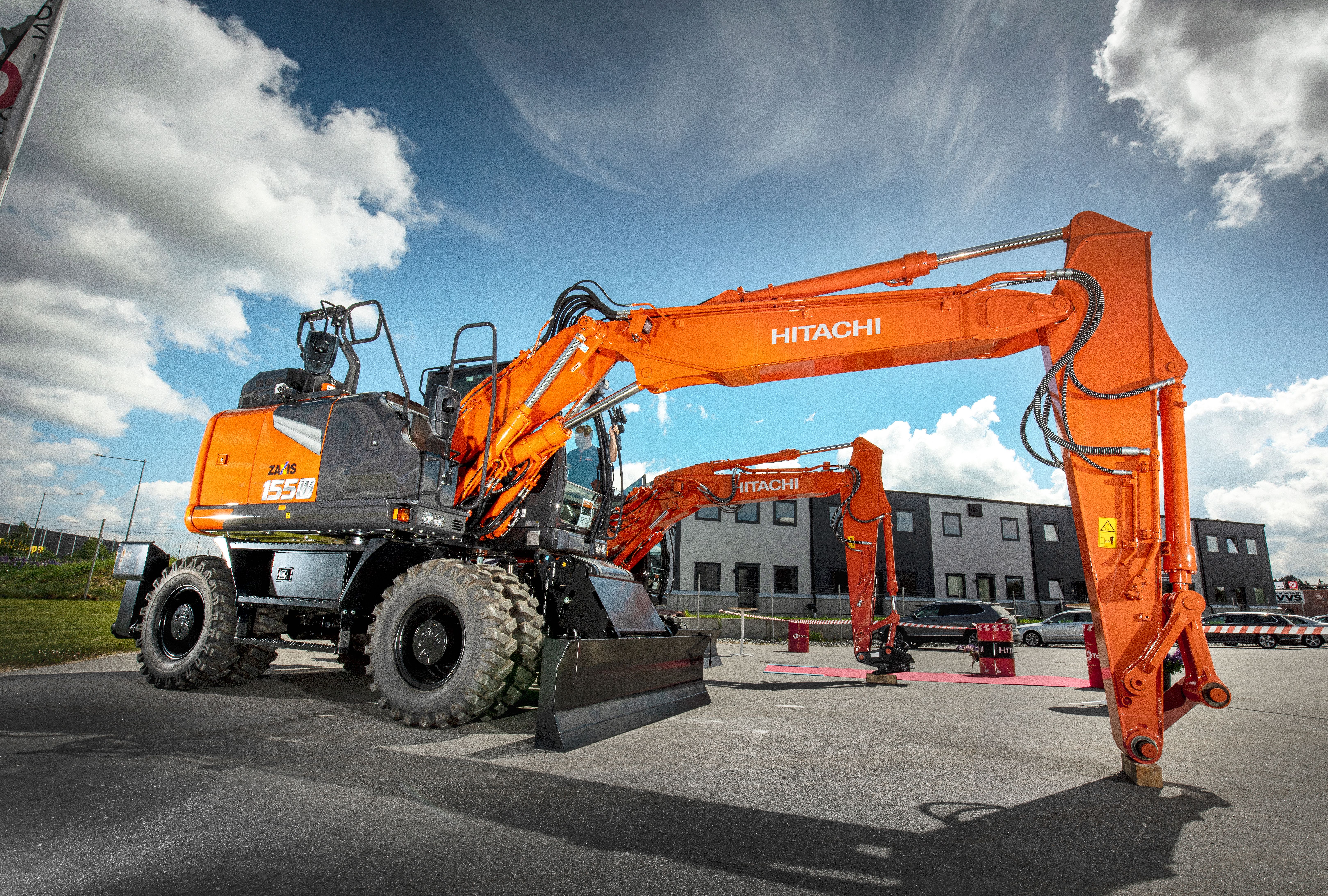 Se de nya maskinerna från Hitachi serie-7 på vår maskinvisning i Örebro
